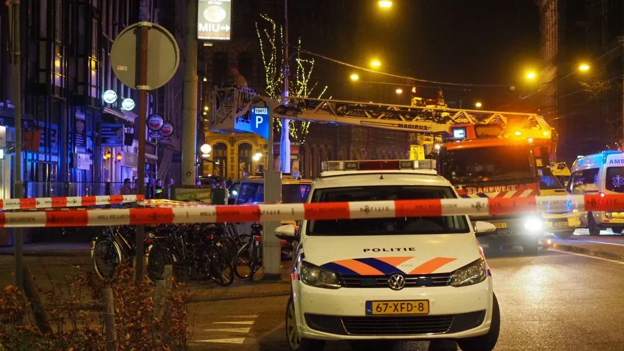 Hulpdiensten op de plaats van de steekpartij